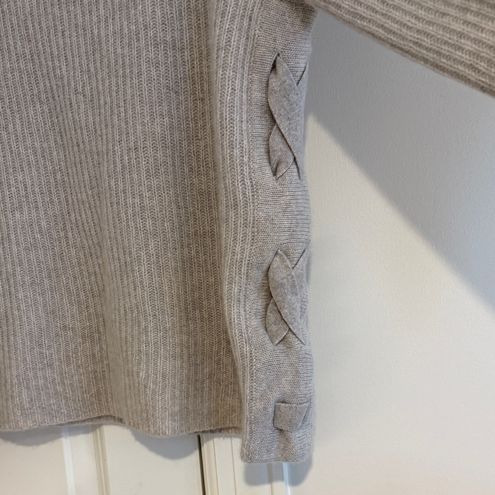 Only Mine Light Gray Women's 100% Cashmere Sweater Sz Medium - Picture 2 of 7